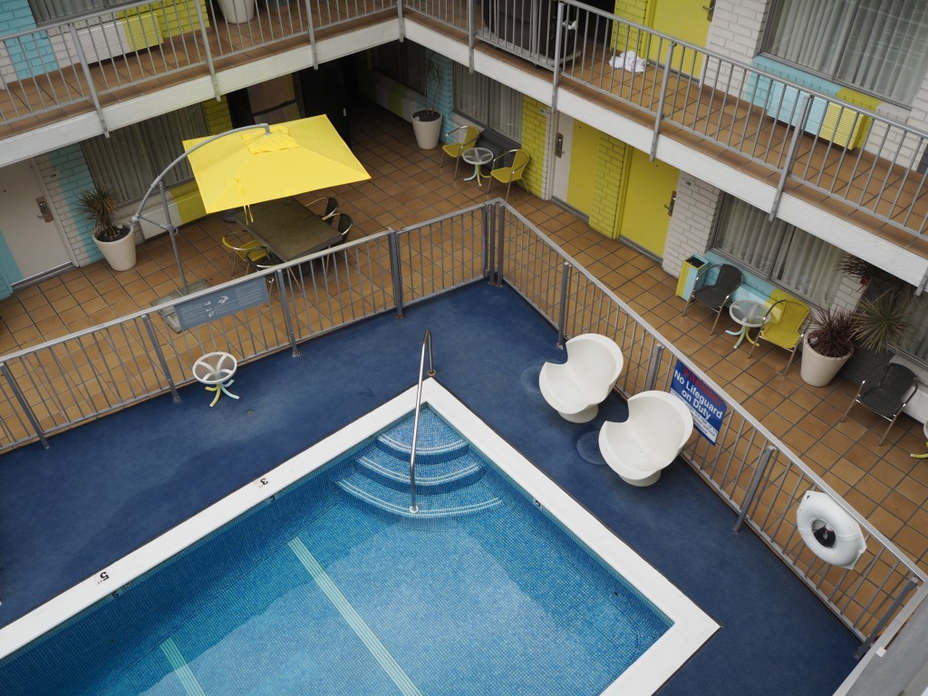 Hotelpool im Innenhof